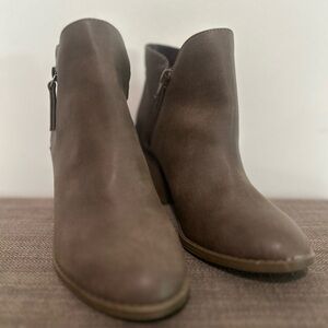 a.n.a Elegant Brown Ankle Boots